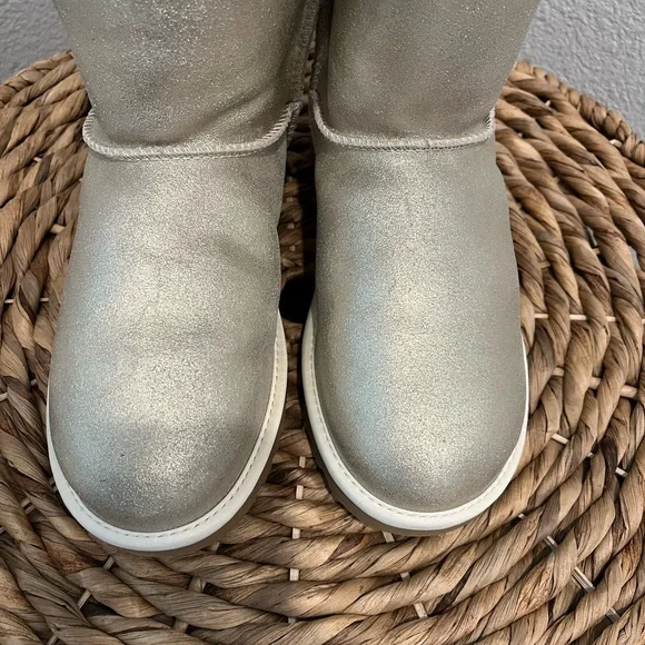 UGG Sparkly Gold Cream Mini Bailey Bow Boots Sherling - Picture 7 of 12